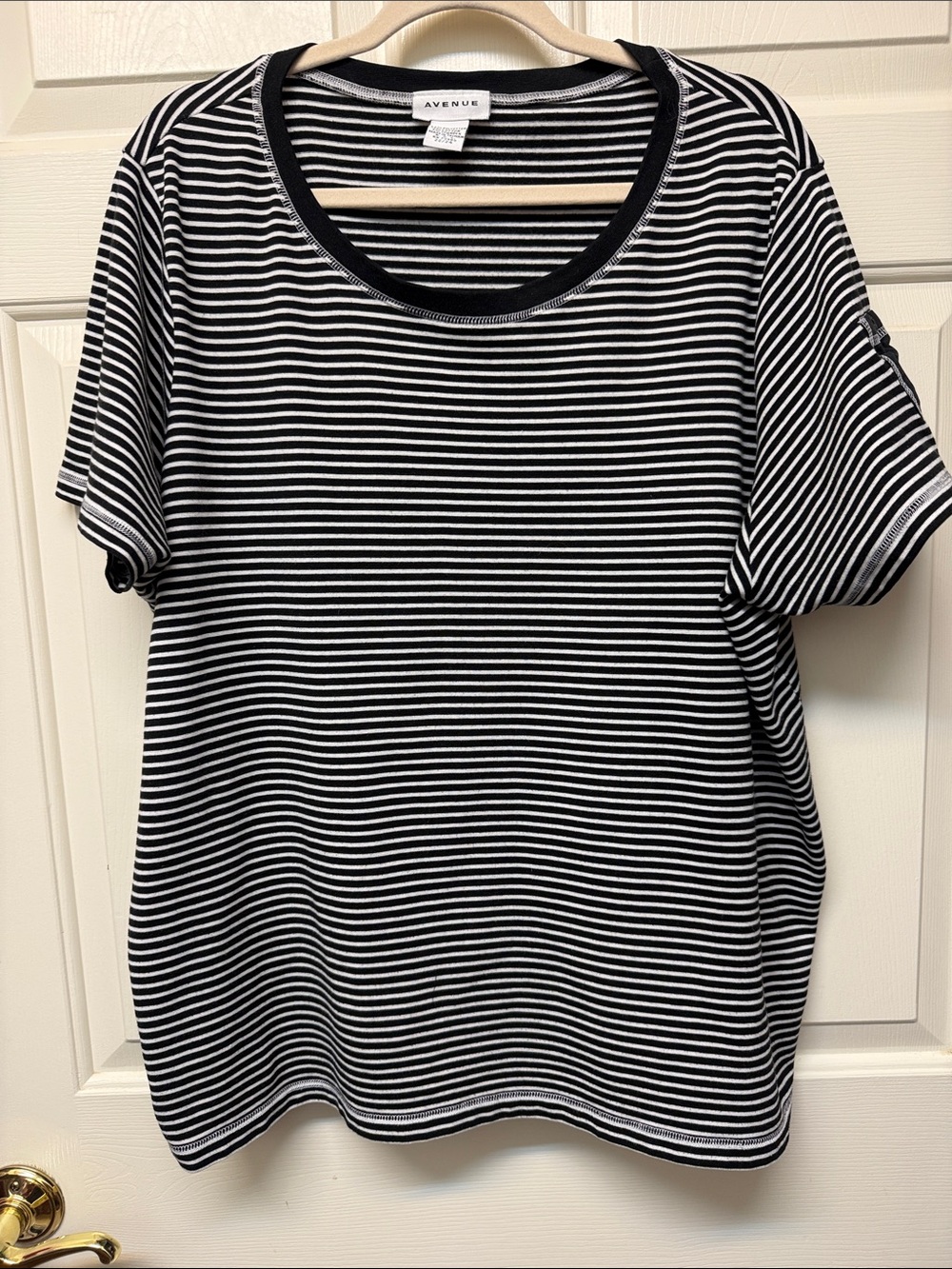 Avenue Black & White Striped Scoop Neck Short Sleeve Tee
